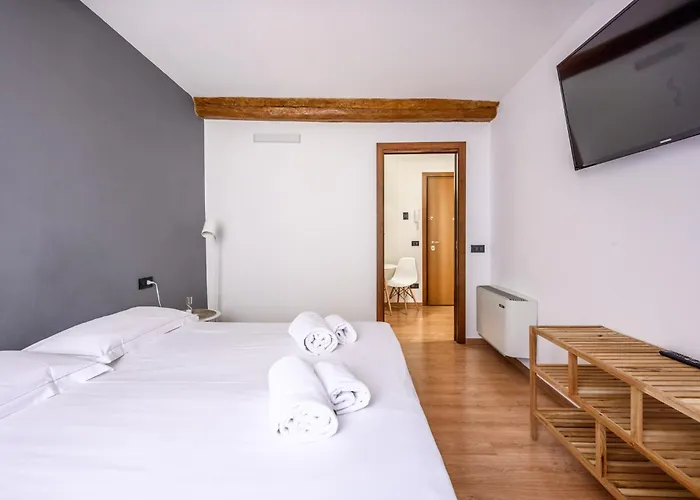 Emilia 5 * مودينا